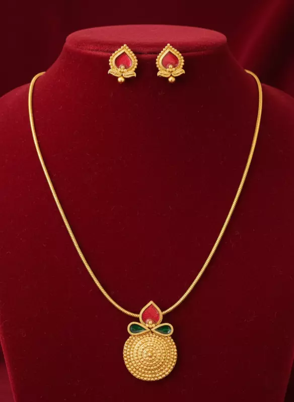 Elegant traditional imitation jewellery set