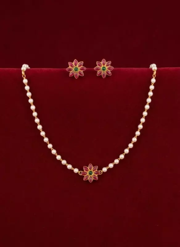 Elegant floral pearl necklace set