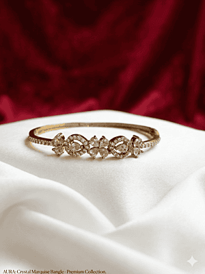The Fleur-de-Luxe Infinity Bangle