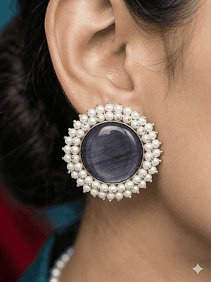 Vintage-Style Pearl Halo Stud Earrings with Amethyst Hue Vintage-Style Pearl Halo Stud Earrings with Amethyst Hue