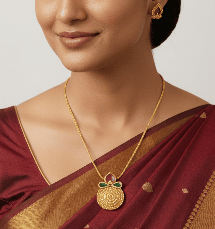 Elegant traditional imitation jewellery set