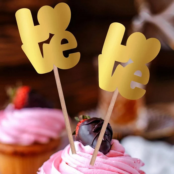 Gold Love Topper