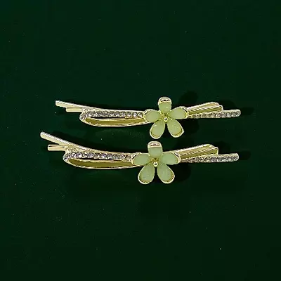 Elegant Golden Green Floral Hair Clips for Women