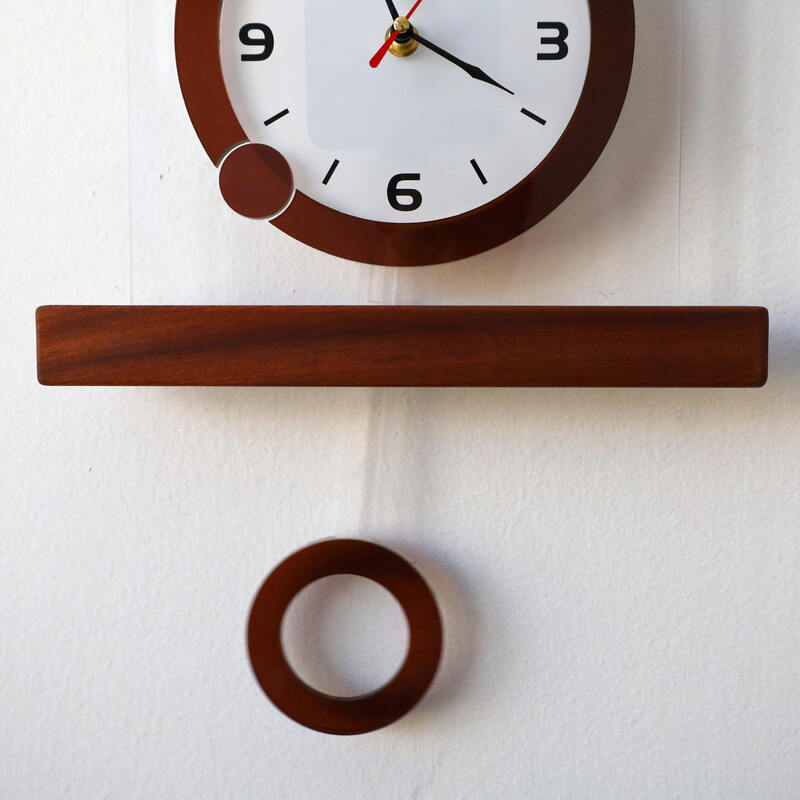 High Quality Luxury Wooden Wall Clock Home Wall Decor Pendulum Clock Super Silent Movement House Shape Design for Home Office