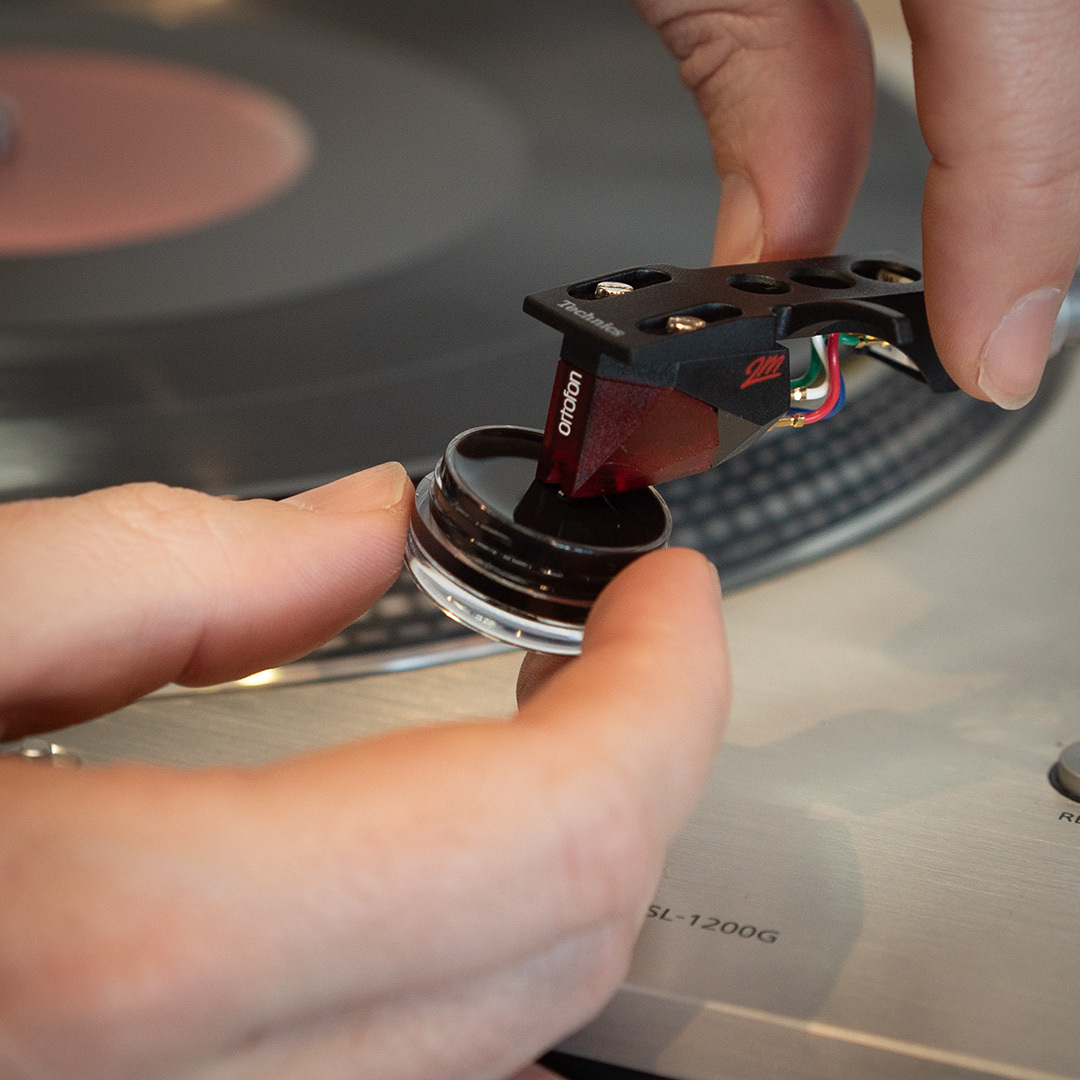 Goka - Dust-off Stylus Cleaner - GK-R49 Goka - Dust-off Stylus Cleaner - GK-R49