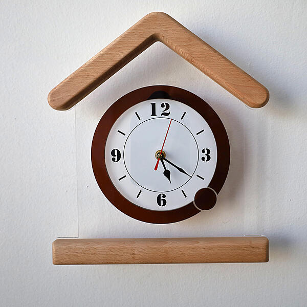 High Quality Luxury Wooden Wall Clock Home Wall Decor Pendulum Clock Super Silent Movement House Shape Design for Home Office