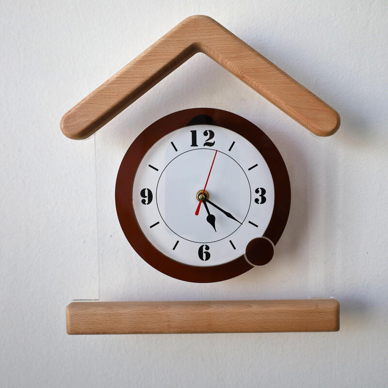 High Quality Luxury Wooden Wall Clock Home Wall Decor Pendulum Clock Super Silent Movement House Shape Design for Home Office