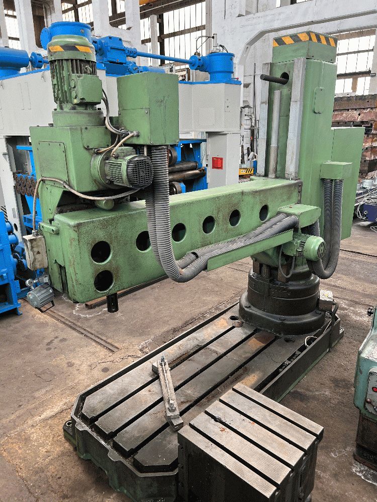 Radial drilling machine