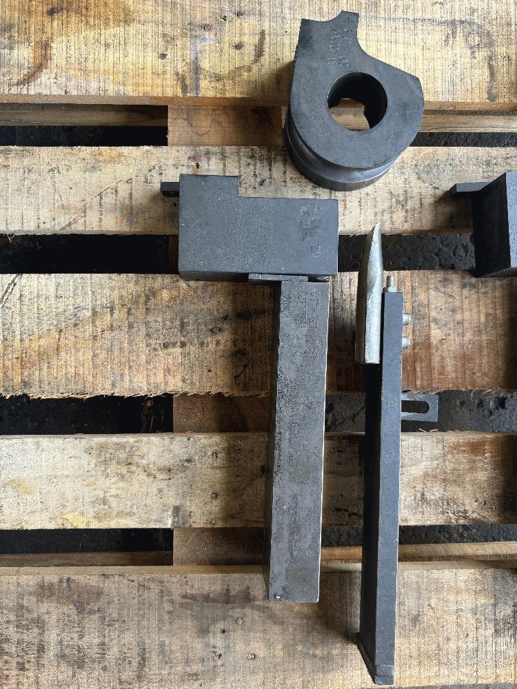 Pipe bending machine