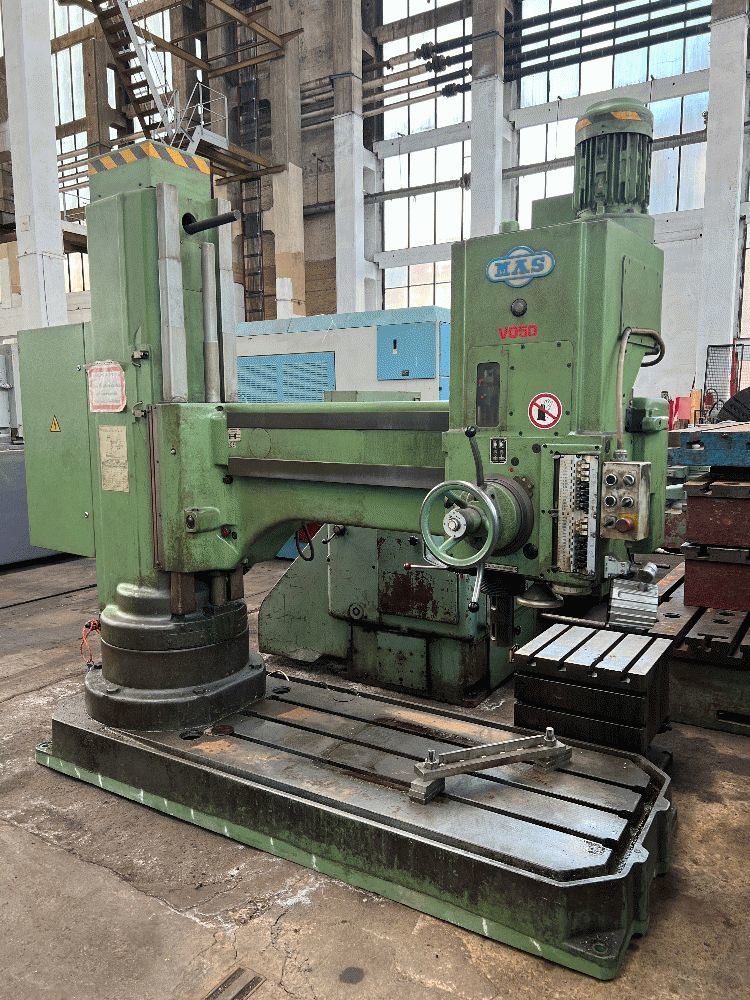 Radial drilling machine