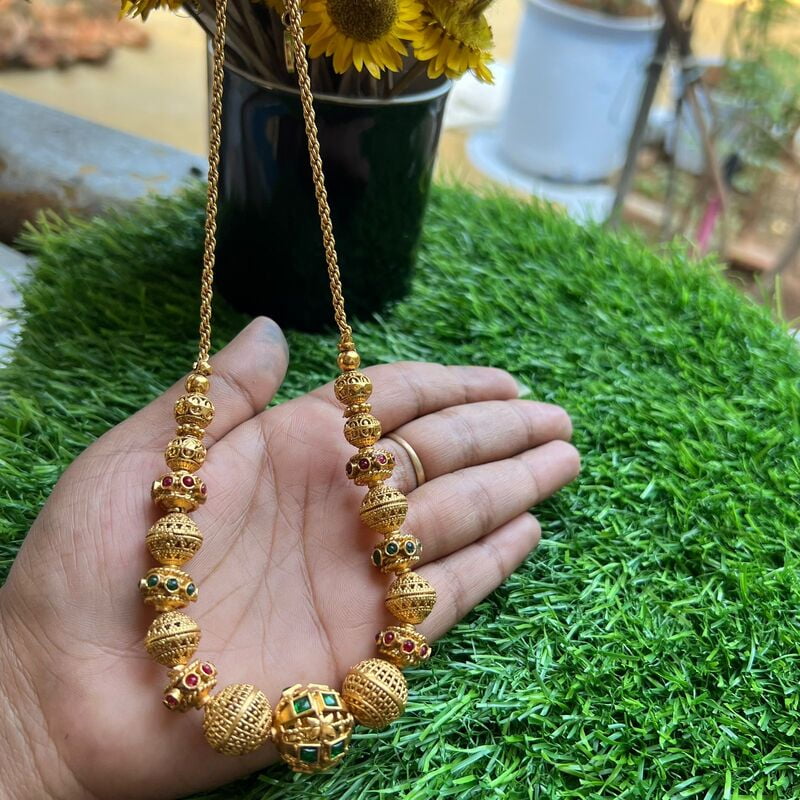 Kemp Ball Stone Chain