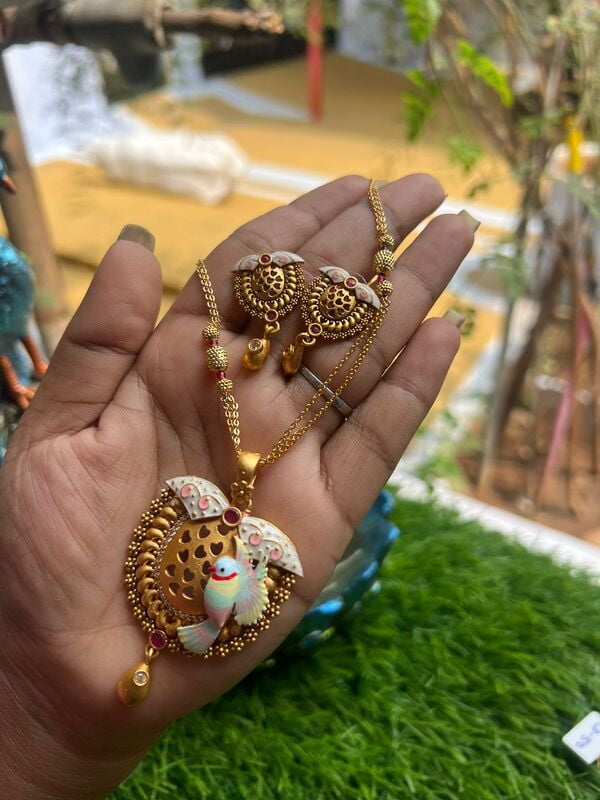 Fancy Parrot Pendant with Chain