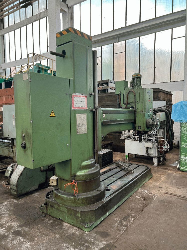 Radial drilling machine