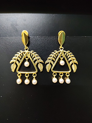 Earring Three Pearls