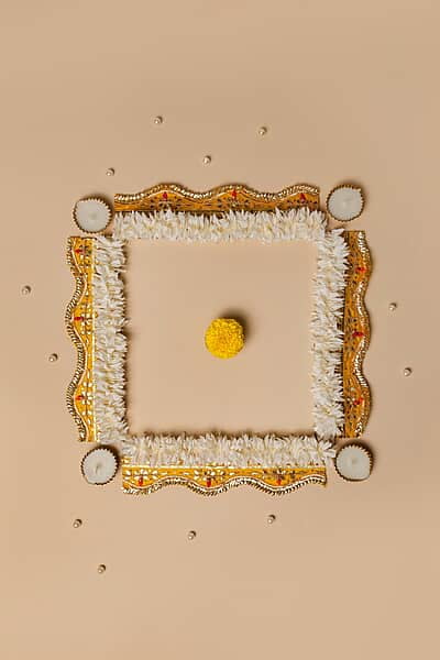 SET OF RANGOLI STRIPS & METAL DIYAS
