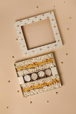 SET OF RANGOLI STRIPS & METAL DIYAS