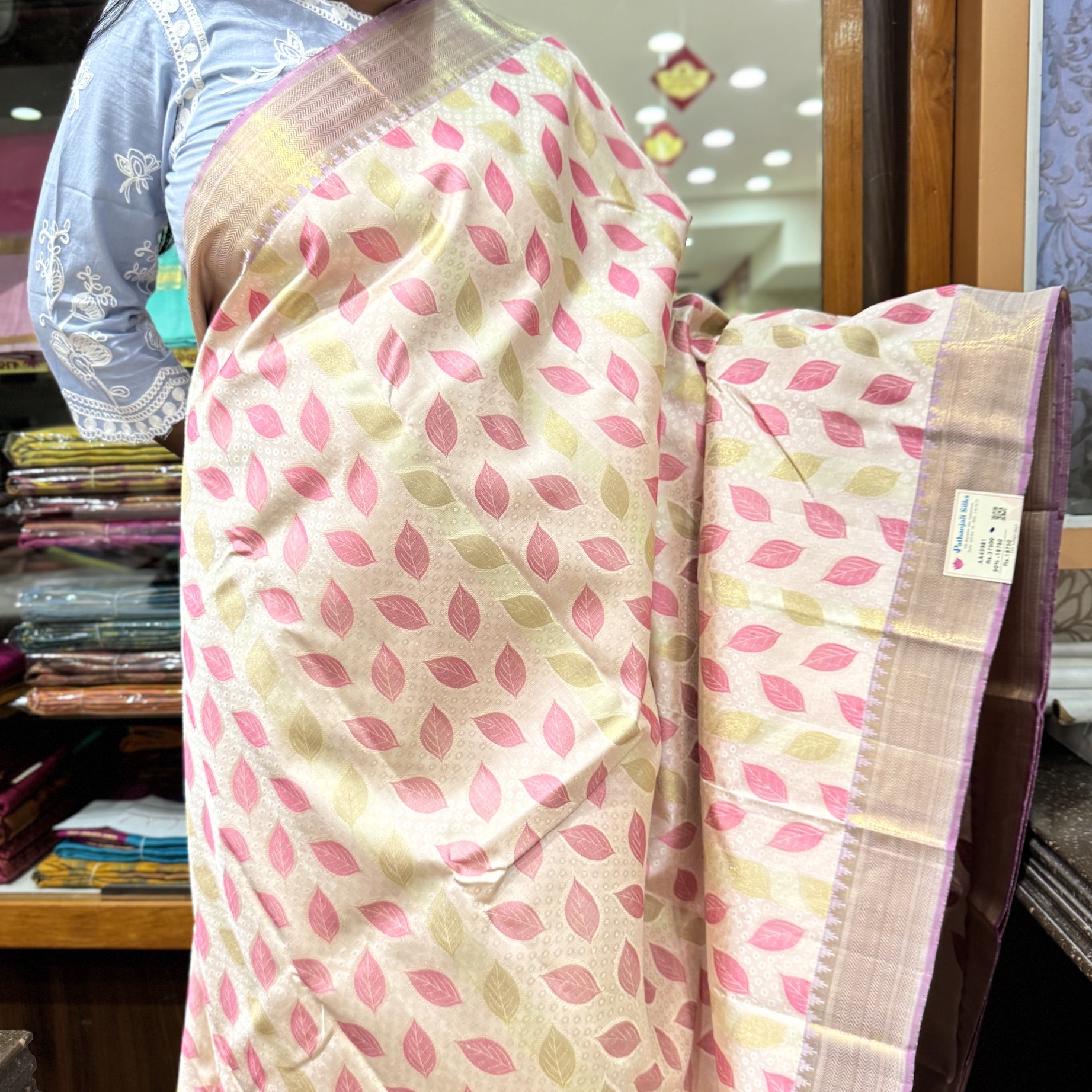 Runaway White Kanchipuram Silk Saree