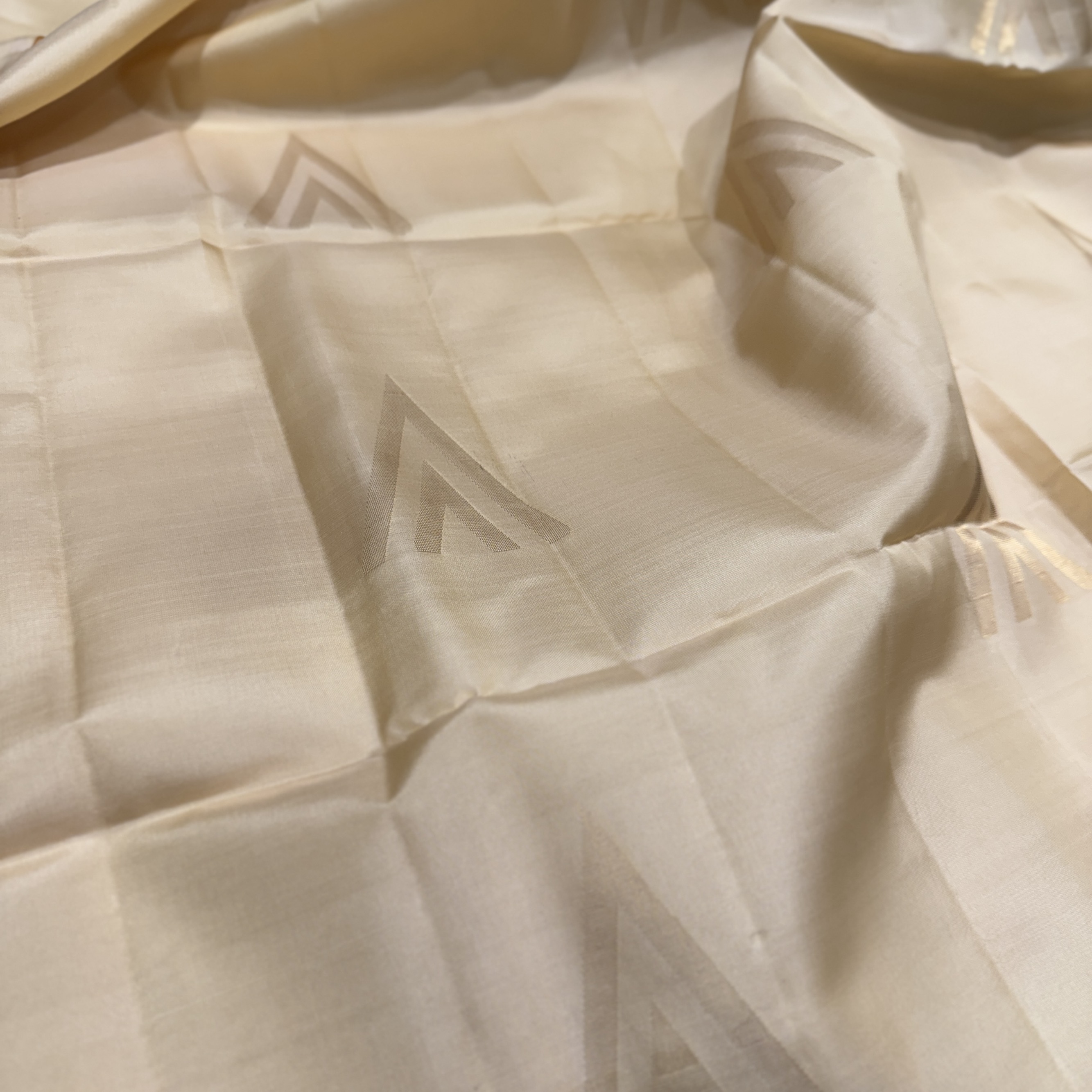 Chariot White Soft Silk Saree