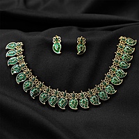 Elegant manga necklace and earrings set