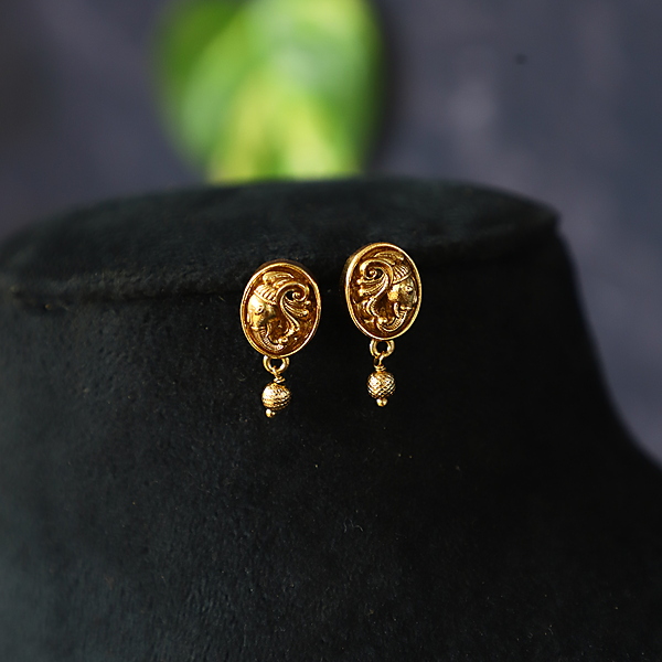 pink stone with golden type short neck piece