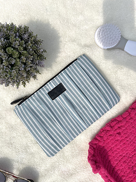 Handy pleated wallets