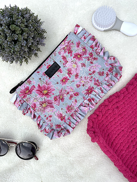 Handy pleated wallets