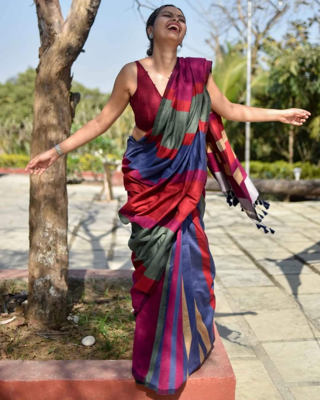 Yuvika - युविका ( Khadi cotton sarees )