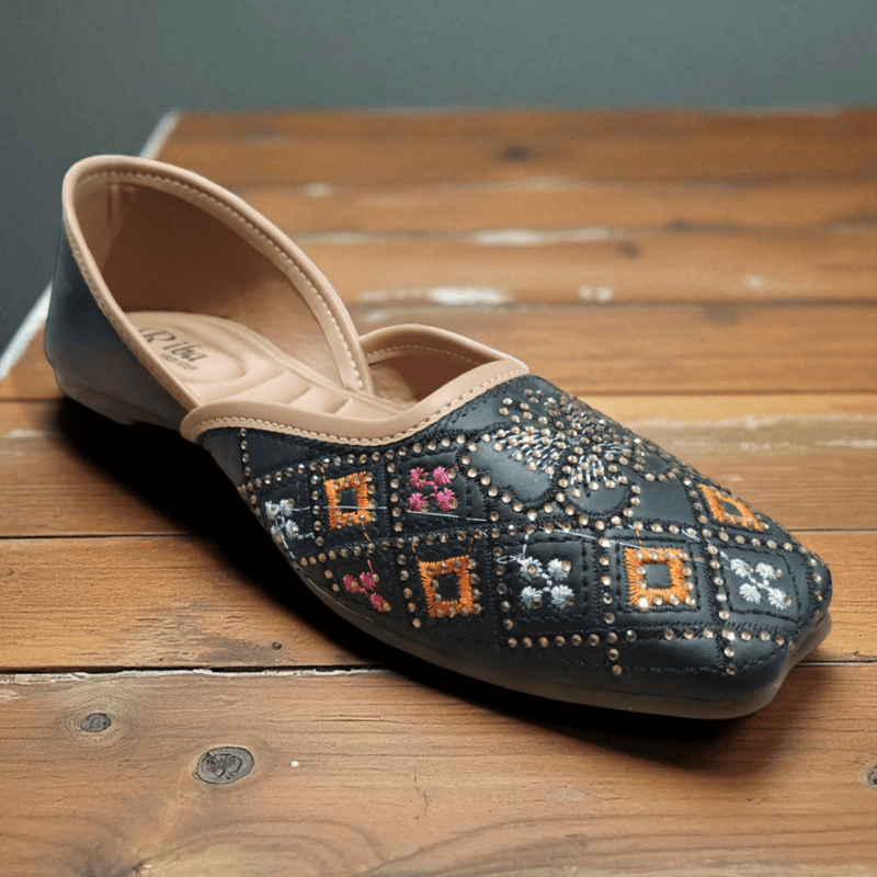 Black Embroidered Ethnic Punjabu Jutti