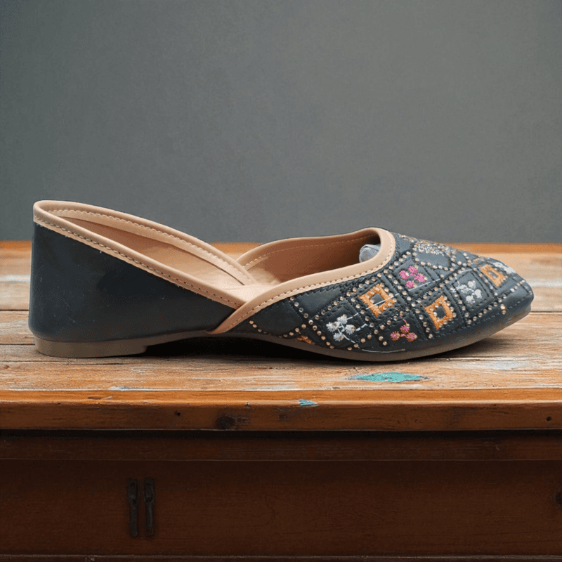 Black Embroidered Ethnic Punjabu Jutti