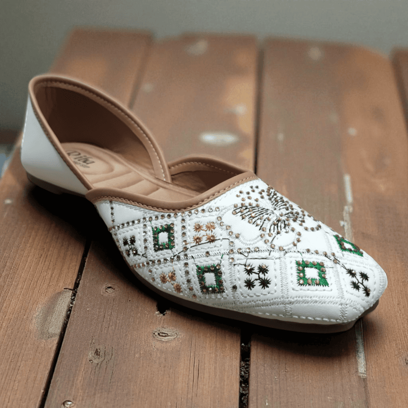 White Embroidered Ethnic Punjabi Jutti