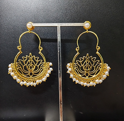 Earring Multi Pearl White