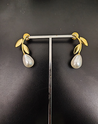 Earring White Drop Two Leaf