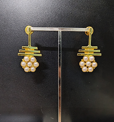 Earring Six Pearls
