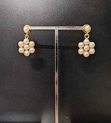 Earring Eight Pearls