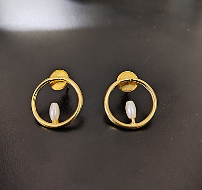 Earring While Pearl in Ring