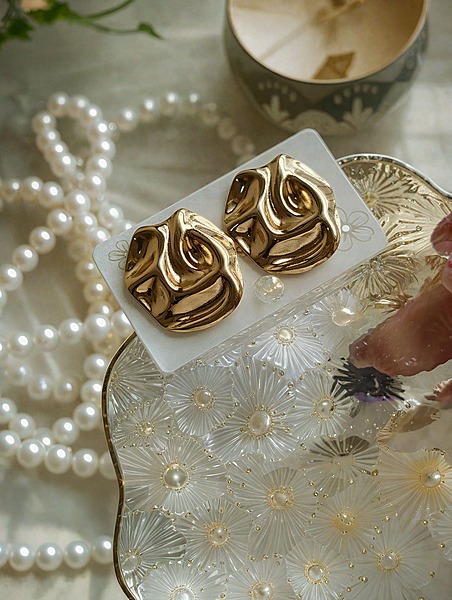 Sculpted Glow Earrings