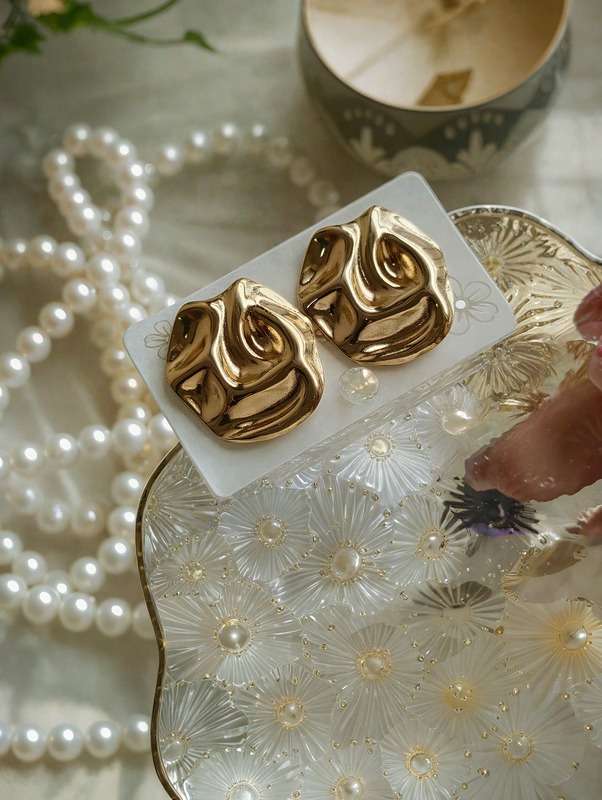 Sculpted Glow Earrings