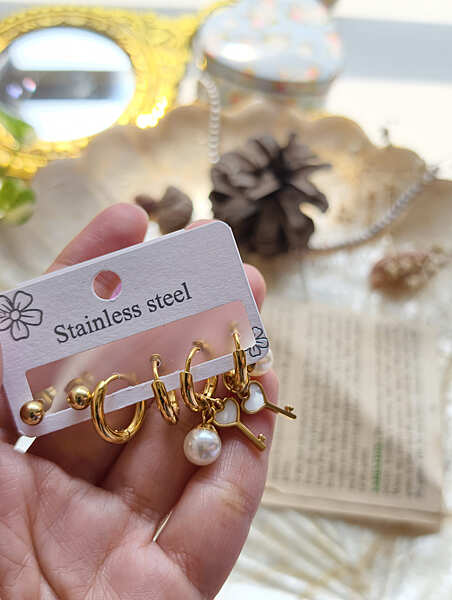 Golden Keepsake Charm earring