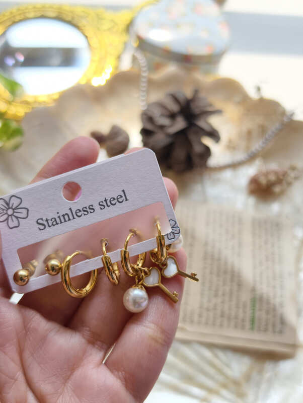 Golden Keepsake Charm earring