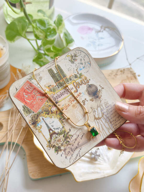 Emerald Poise Necklace