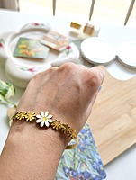 Daisy Bloom Bracelet