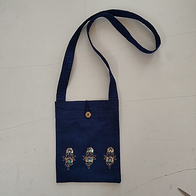 Teen Booti Large Mobile Bag