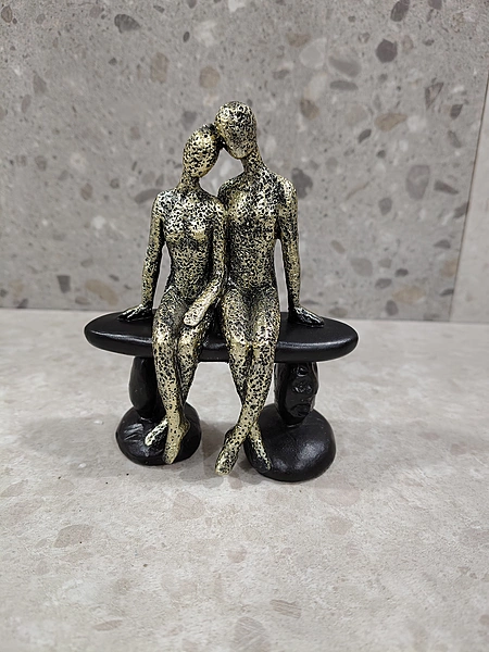 Romantic Couple Figurines Sculpture-01