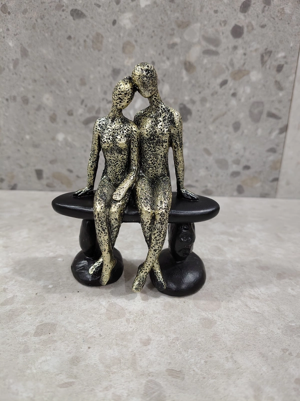 Romantic Couple Figurines Sculpture-01