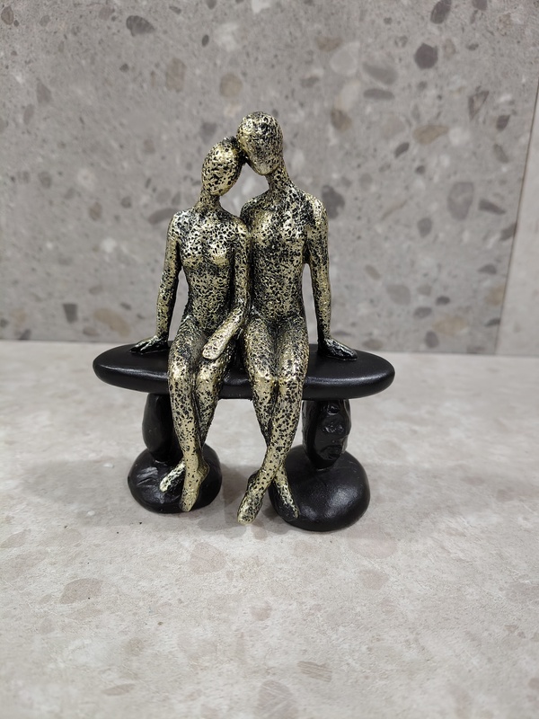Romantic Couple Figurines Sculpture-01