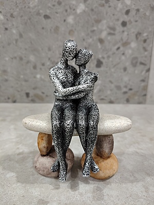 Romantic Couple Figurines Sculpture-02