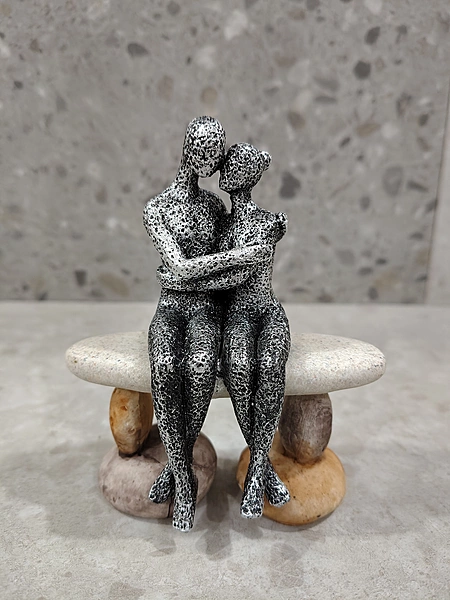 Romantic Couple Figurines Sculpture-02