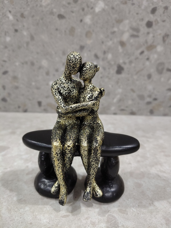 Romantic Couple Figurines Sculpture-03