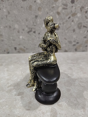 Romantic Couple Figurines Sculpture-03