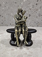 Romantic Couple Figurines Sculpture-03